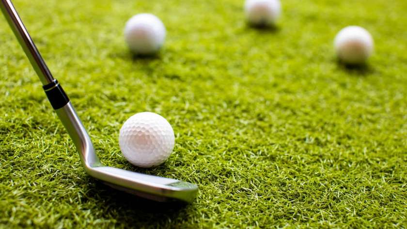 How to play each hole with golf yardage card